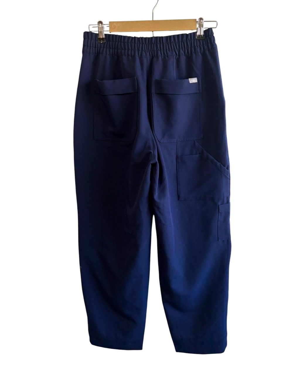 FIGS Women’s Medium Navy Blue Kade Barrel Leg Cargo Scrub Pants Nurse Doctor - Picture 2 of 7